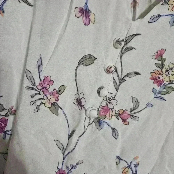 Floral & ivy white blouse! - Picture 5 of 5